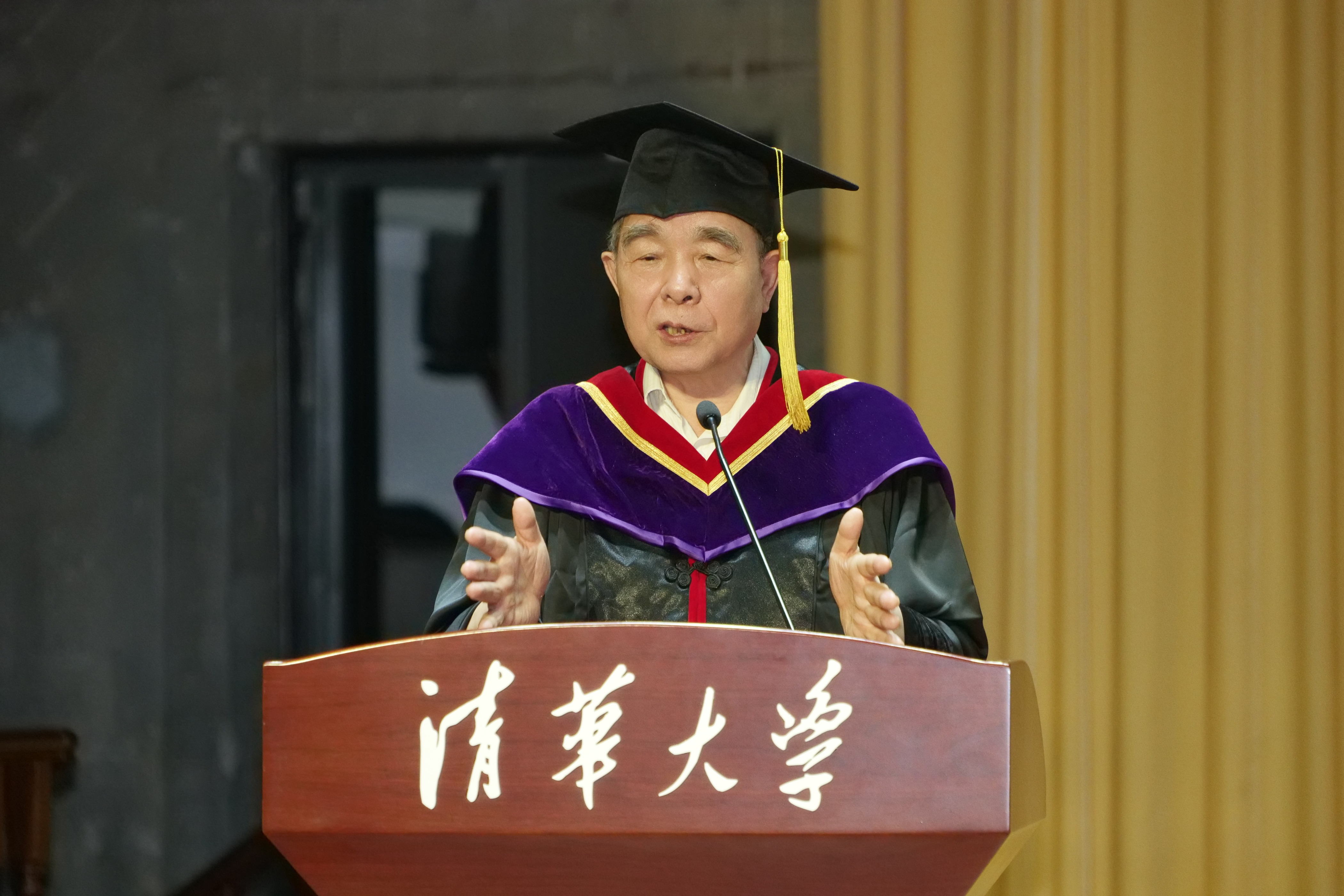 20240630-ued官网登录入口新闻与传播学院2024年毕业典礼成功举行-新闻学院-柳斌杰总结致辞.JPG