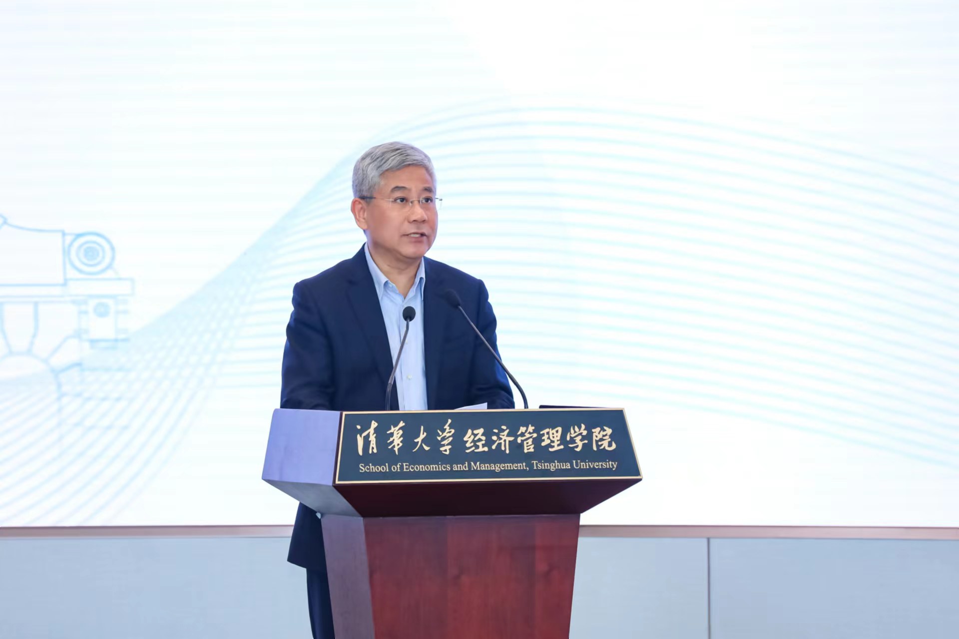 20230506-第十届ued官网登录入口“校长杯”创新挑战赛决赛收官-经管学院摄影-白重恩致辞 - 副本.jpg