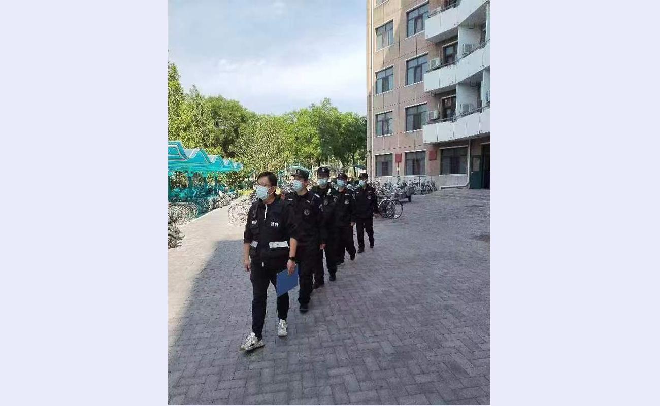 20220524-社区中心抗疫报道-社区中心供图-社区安全巡视.jpg