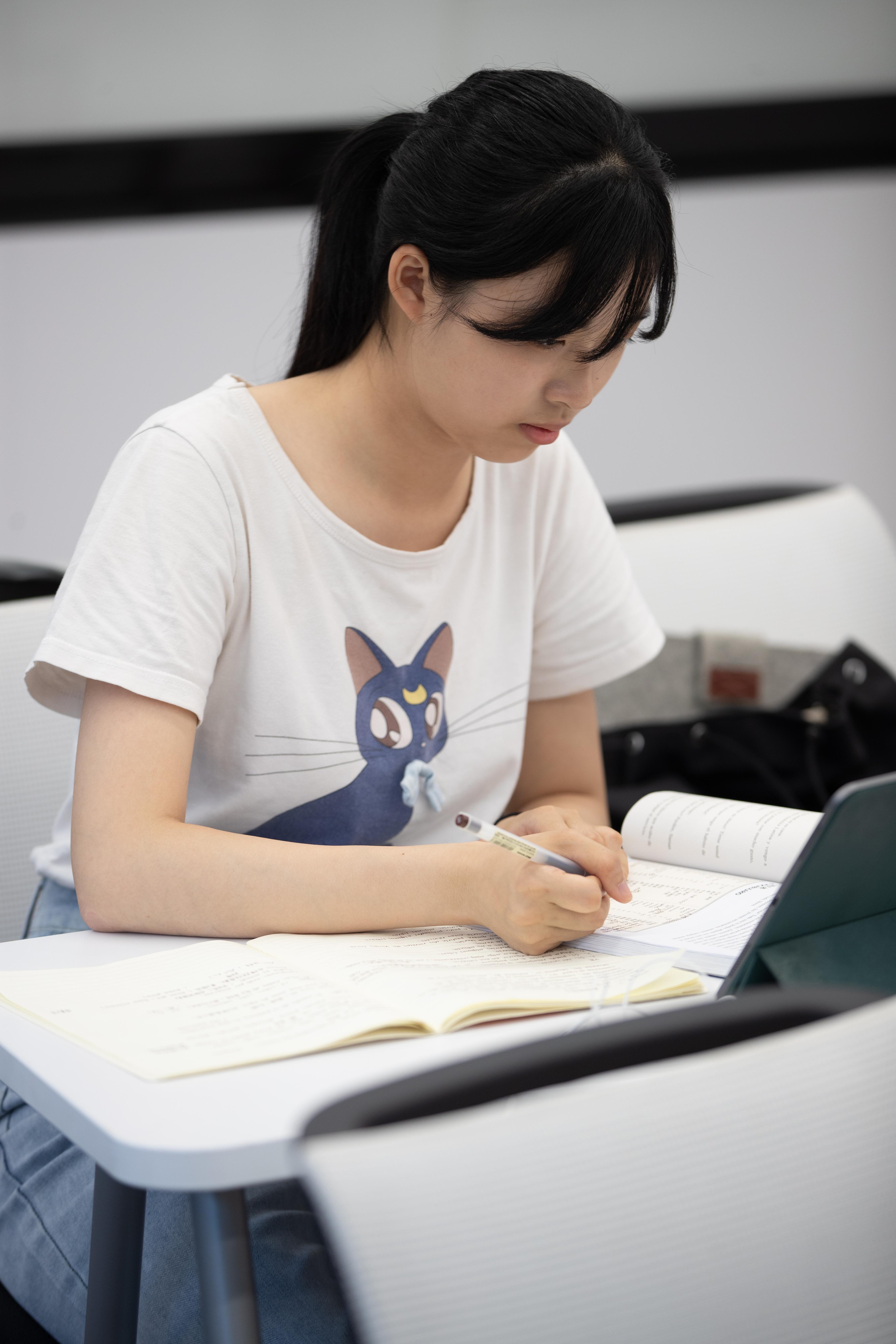 20220606-国旗仪仗队抗疫期间坚守岗位-李派、张晓峪、傅渝-学习场景1.jpg