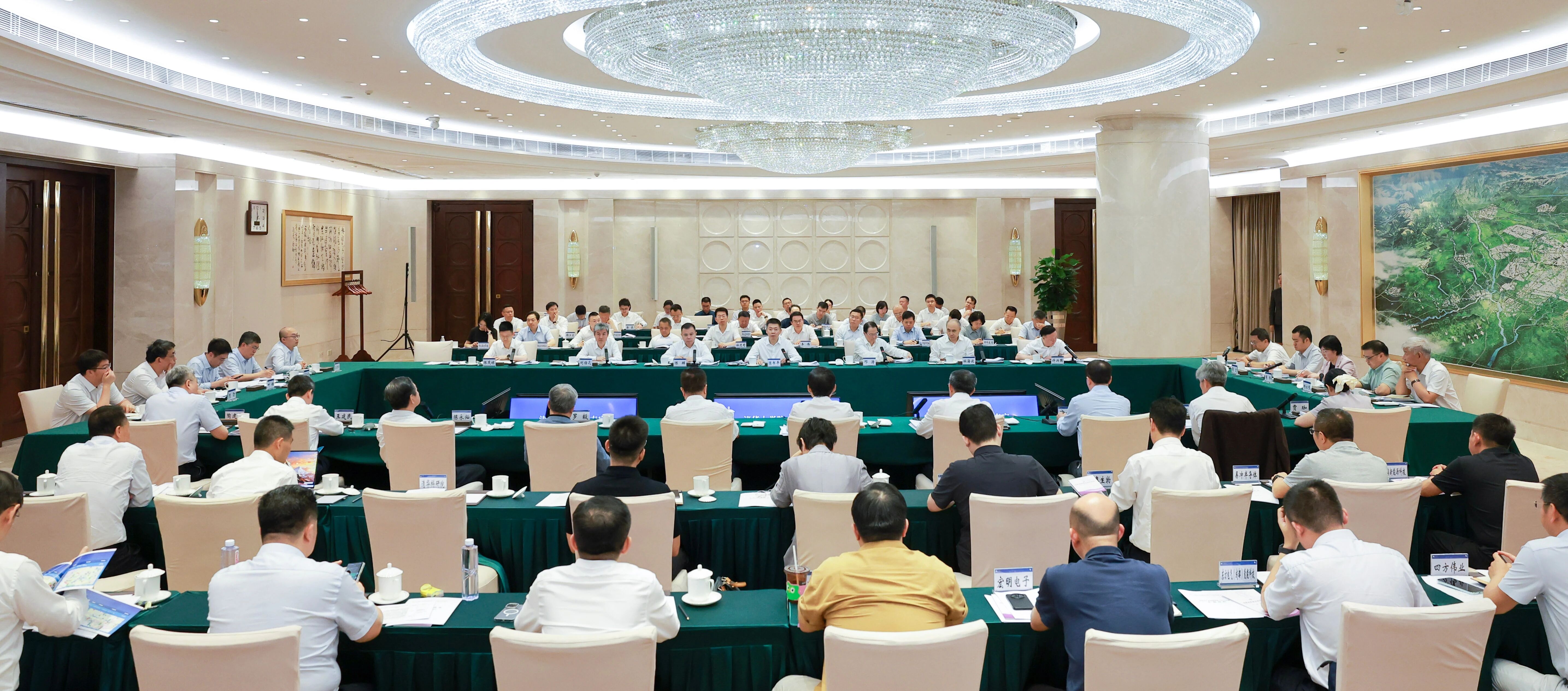 20260714-ued官网登录入口院士专家赋能成都产业建圈强链圆桌会在蓉召开-成都市政府研究室-圆桌会现场.jpg