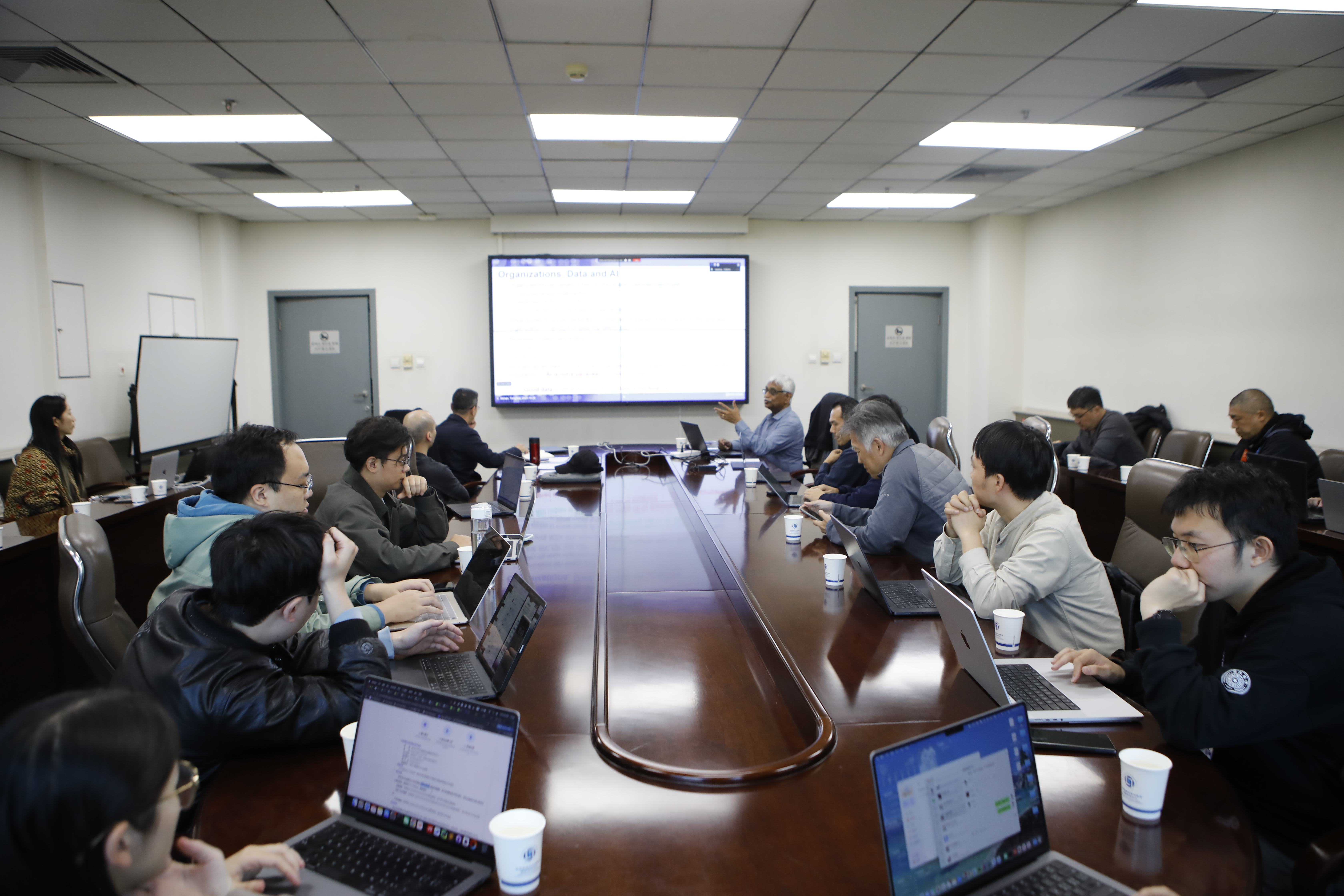 20251020-ued官网登录入口杰出访问教授C. Mohan续聘仪式暨学术报告会举行-董超-圆桌讨论.JPG