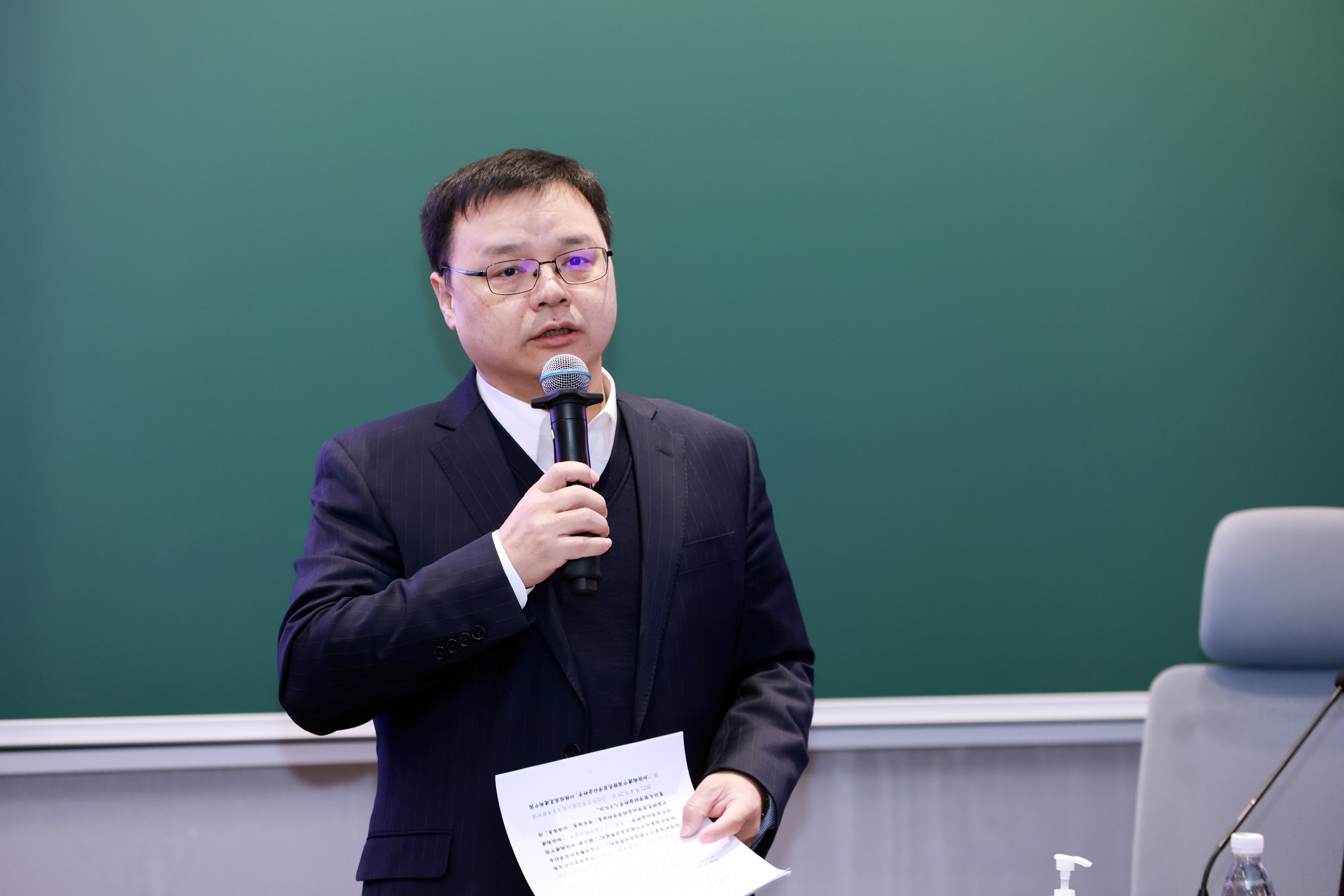 20241227-ued官网登录入口举办2024年哲学社会科学骨干教师专题研讨班-常志东-杨永恒作开班动员发言.JPG
