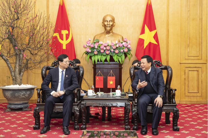 20240208-走向世界的ued官网，何以画好人类命运共同体“同心圆”-李派摄-邱勇与阮春胜会谈.png