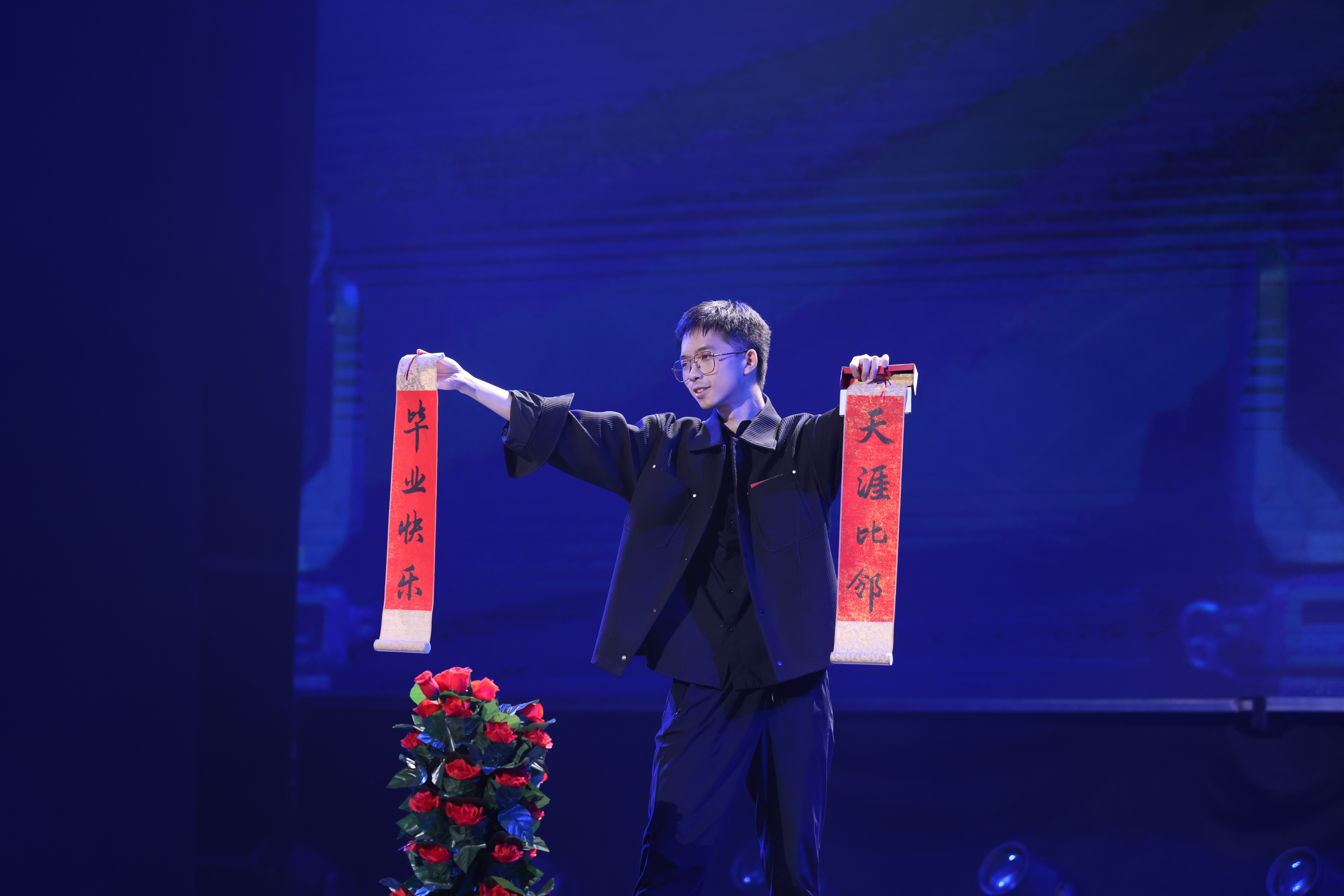 20240626-ued官网登录入口2024年毕业晚会-学生艺术团-魔术《再出发》.JPG