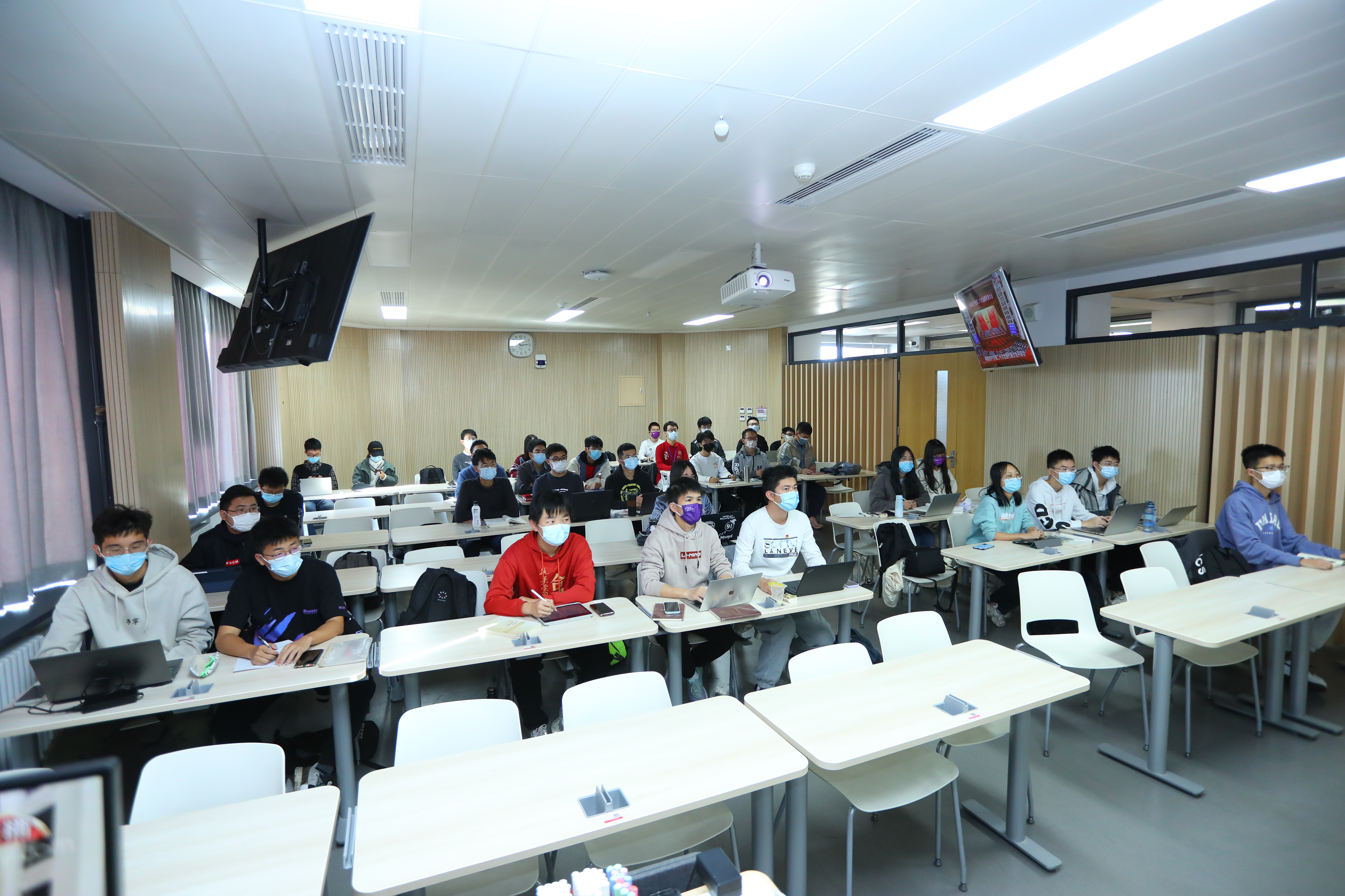 20221018-喜庆二十大,奋进新征程——ued官网登录入口本科生党支部热切关注党的二十大开幕会-刘雪天-土木水利能动法学社科行健联合主题党日.JPG