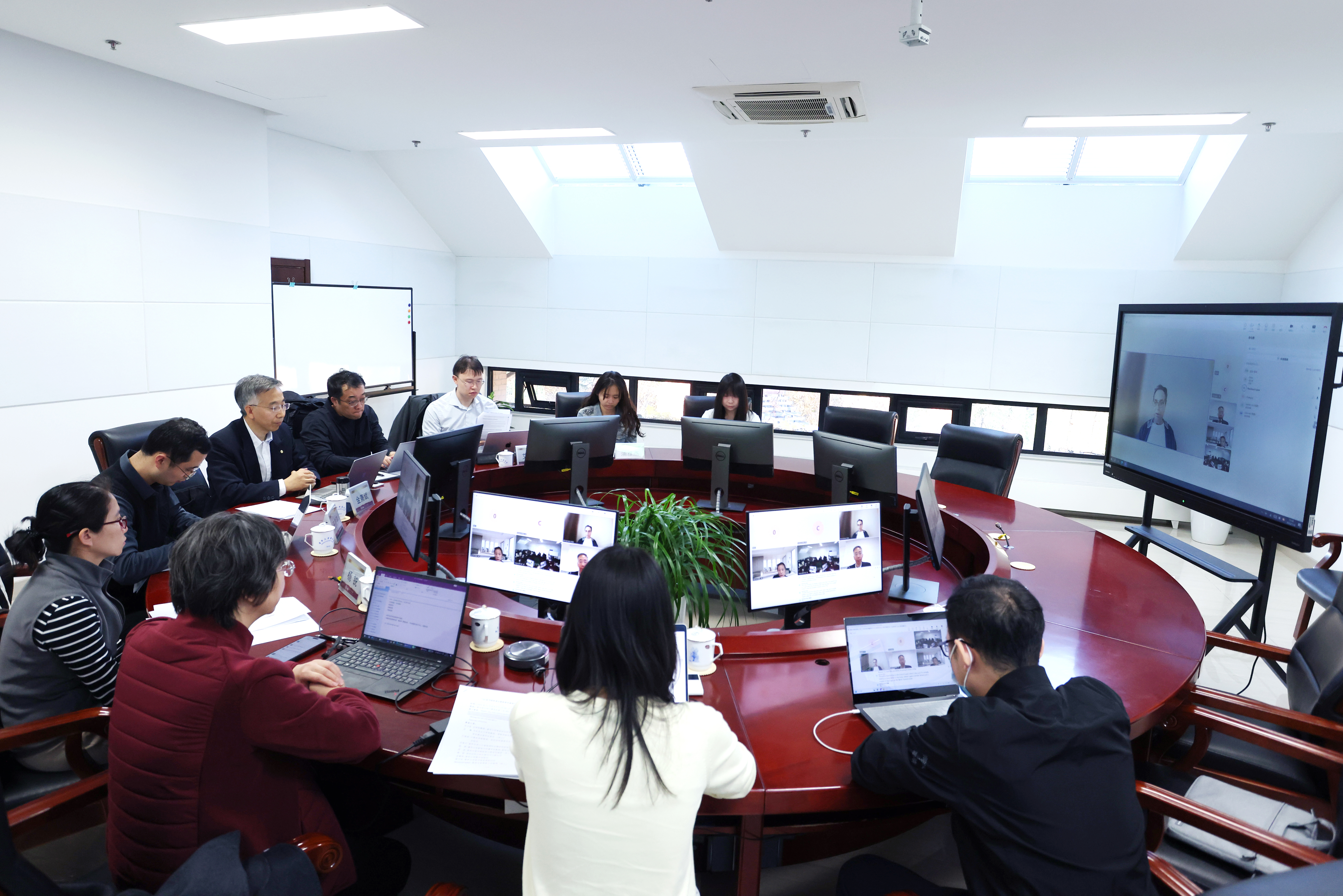 20251109-图书馆AI学术出版与科研诚信座谈会-曹文鹏-会场.JPG