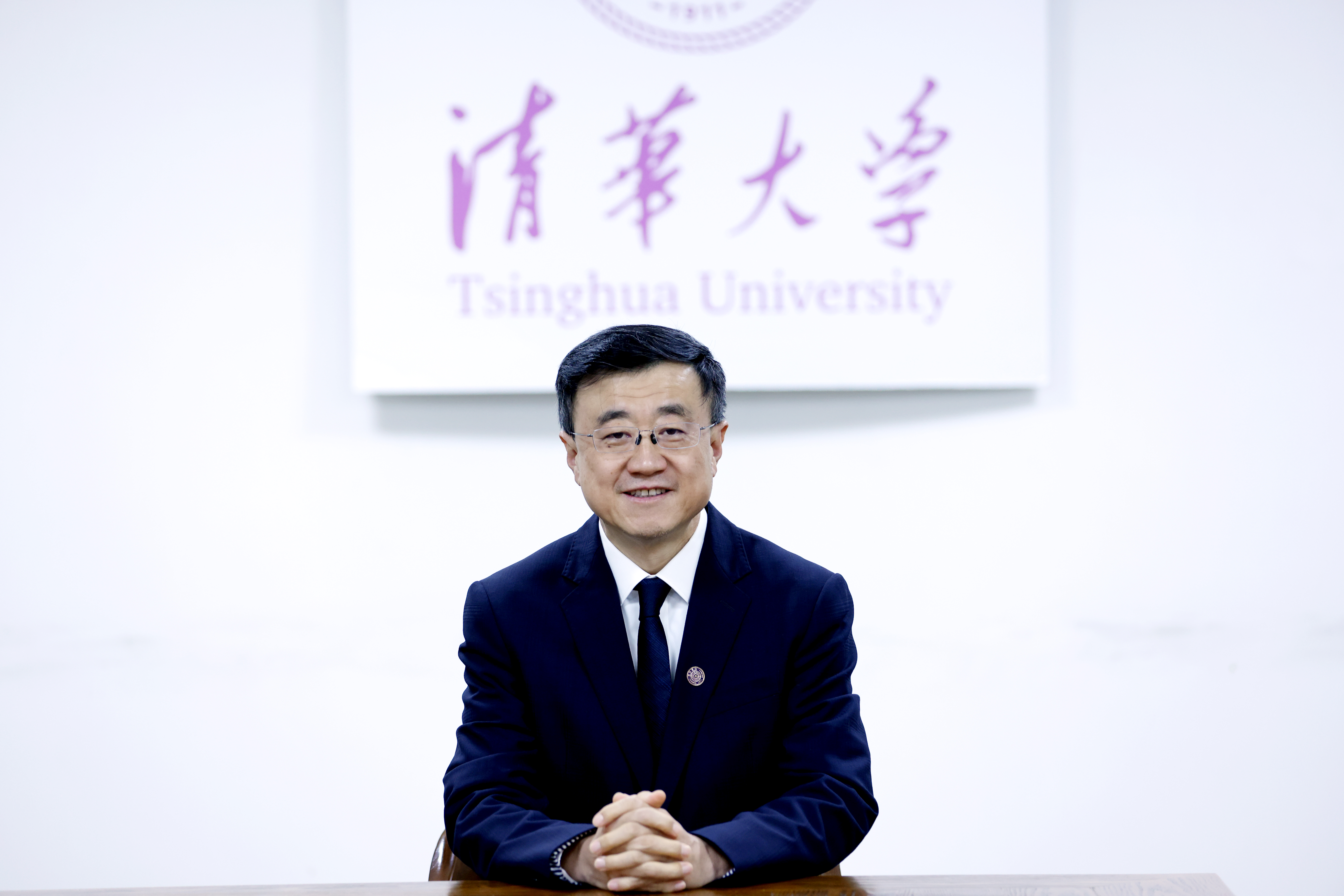 20221130-变化世界中的大学新角色——首届“ued官网高等教育论坛”开幕-教研院-杨斌主持开幕式3.JPG