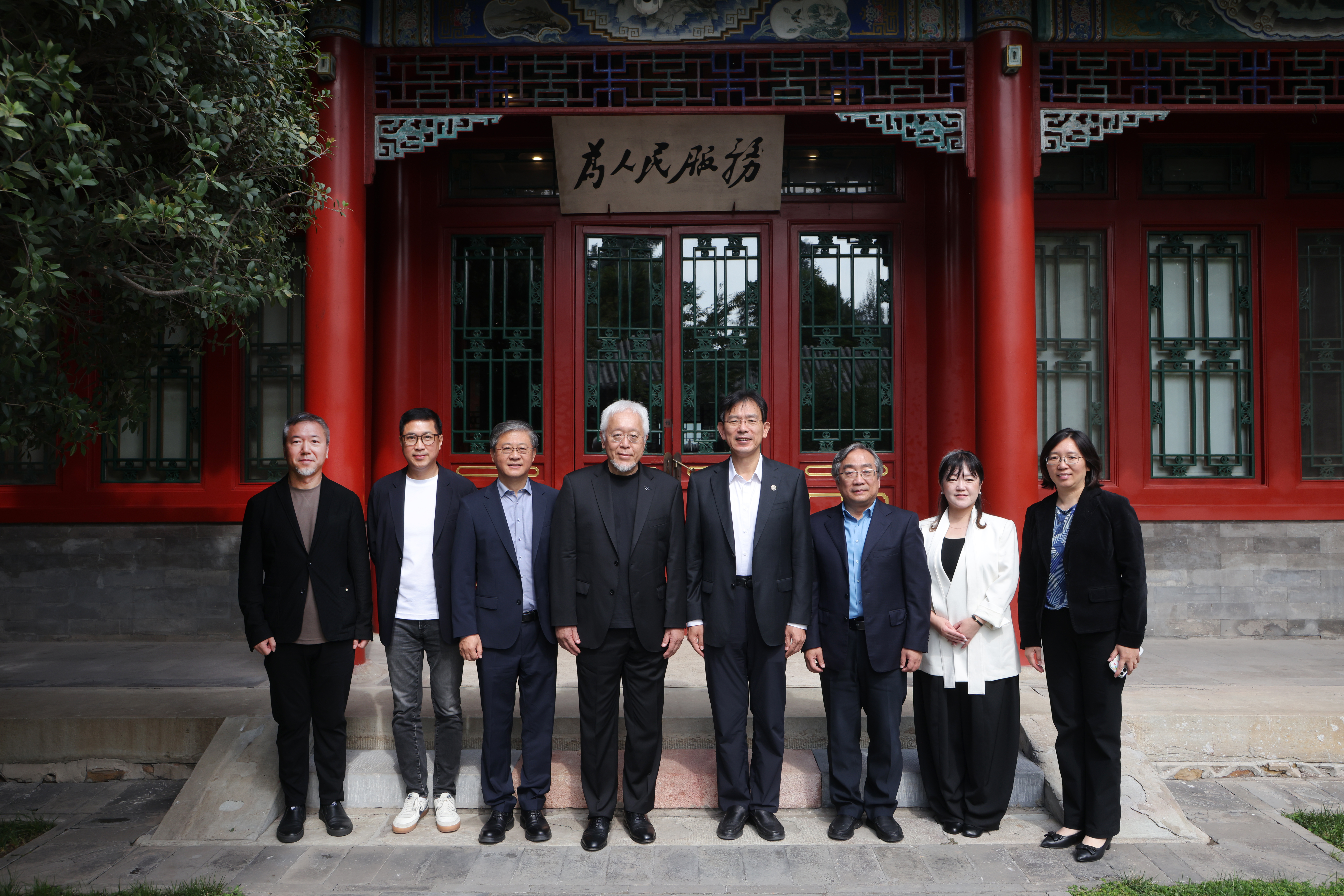 20250926-校长李路明会见原研哉-赵青松-合影.JPG