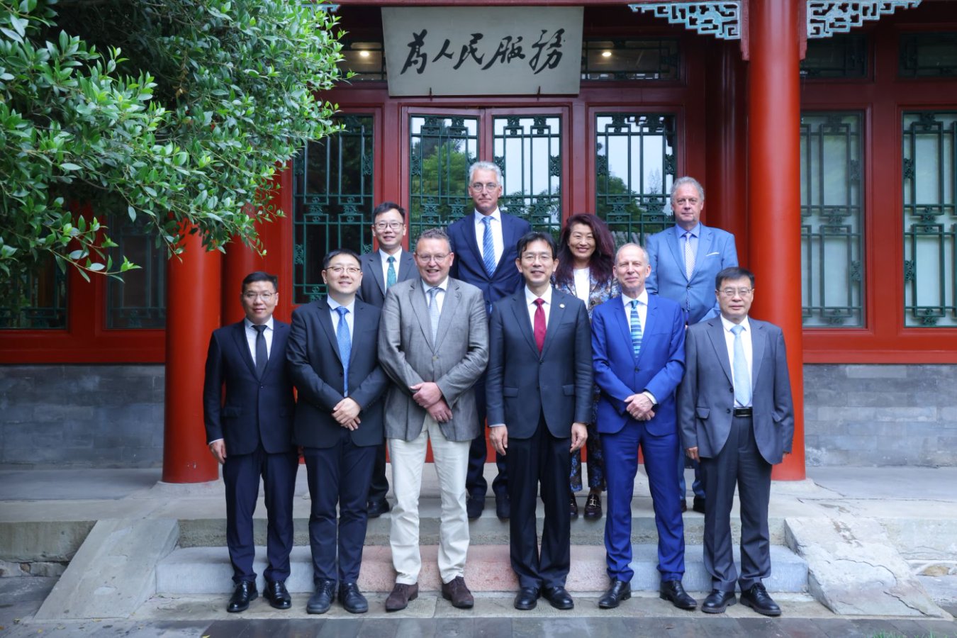 20250522-李路明会见弗里斯-许德刚-会见1.jpg