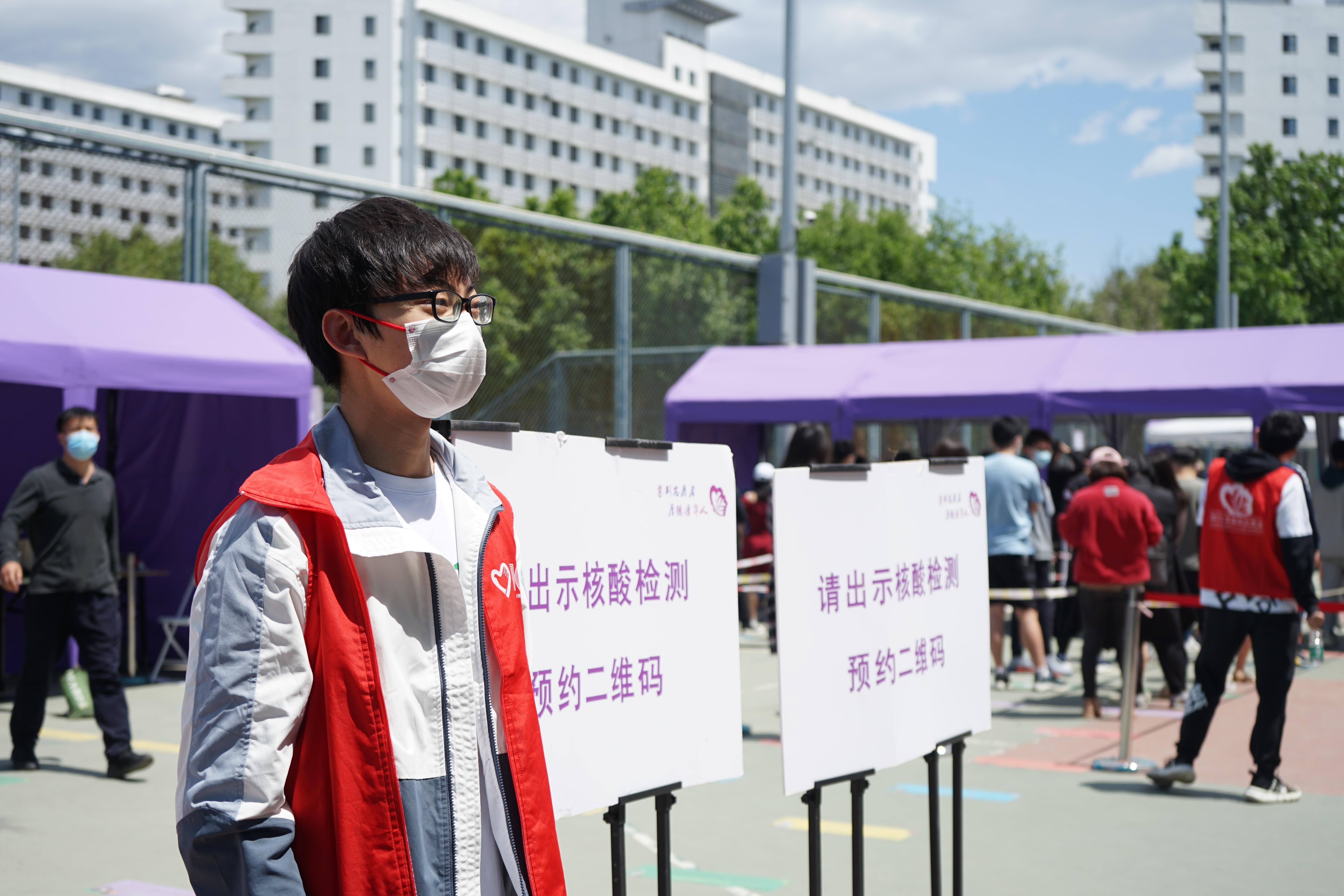 20220518-同心抗疫，ued官网学生党员骨干在行动-陆心怡-校团委志愿中心辅导员周宇峰组织志愿工作.jpg