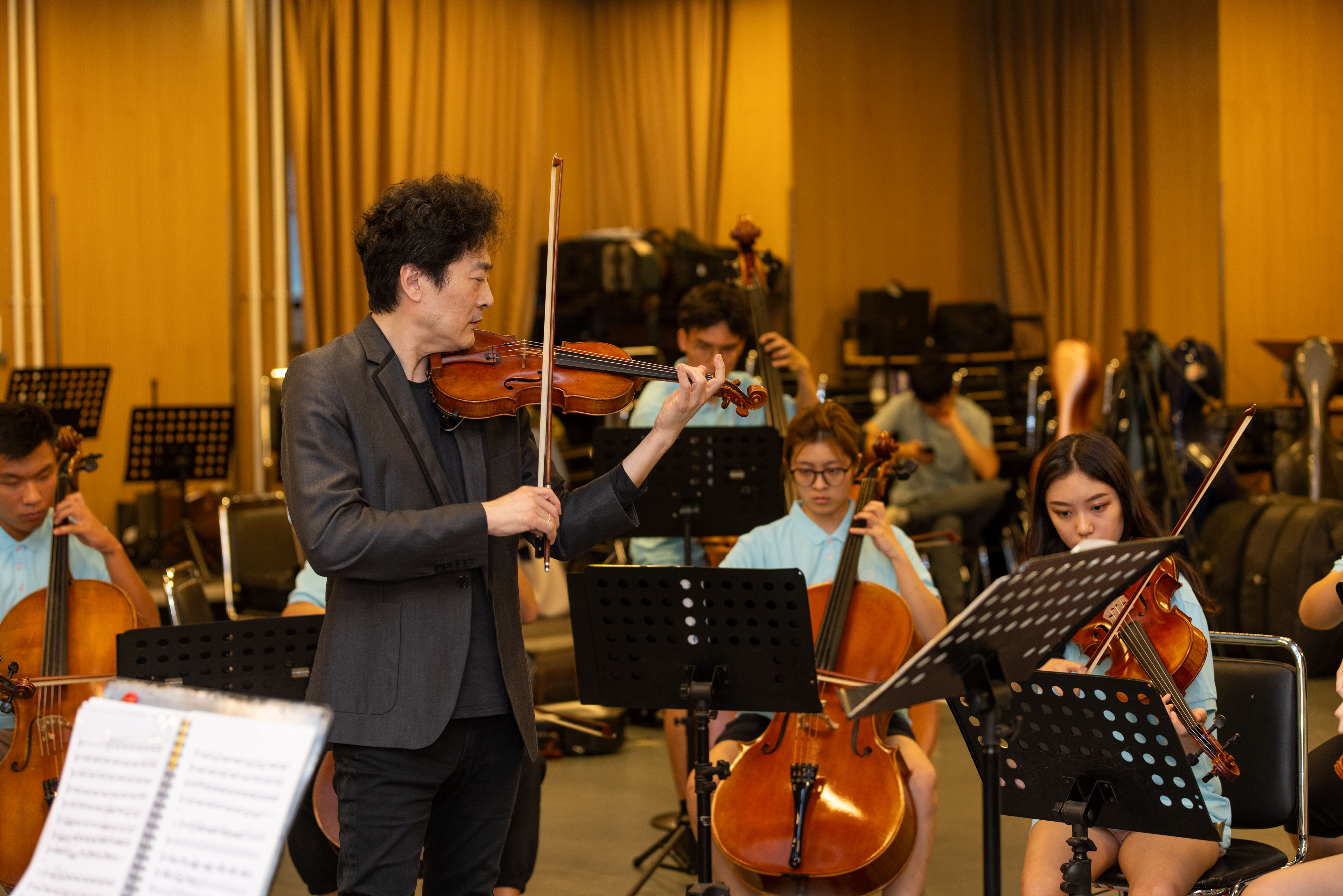 20230713-北京香港ued官网学生暑期音乐营-艺教中心-吕思清指导学生排练作品.jpg