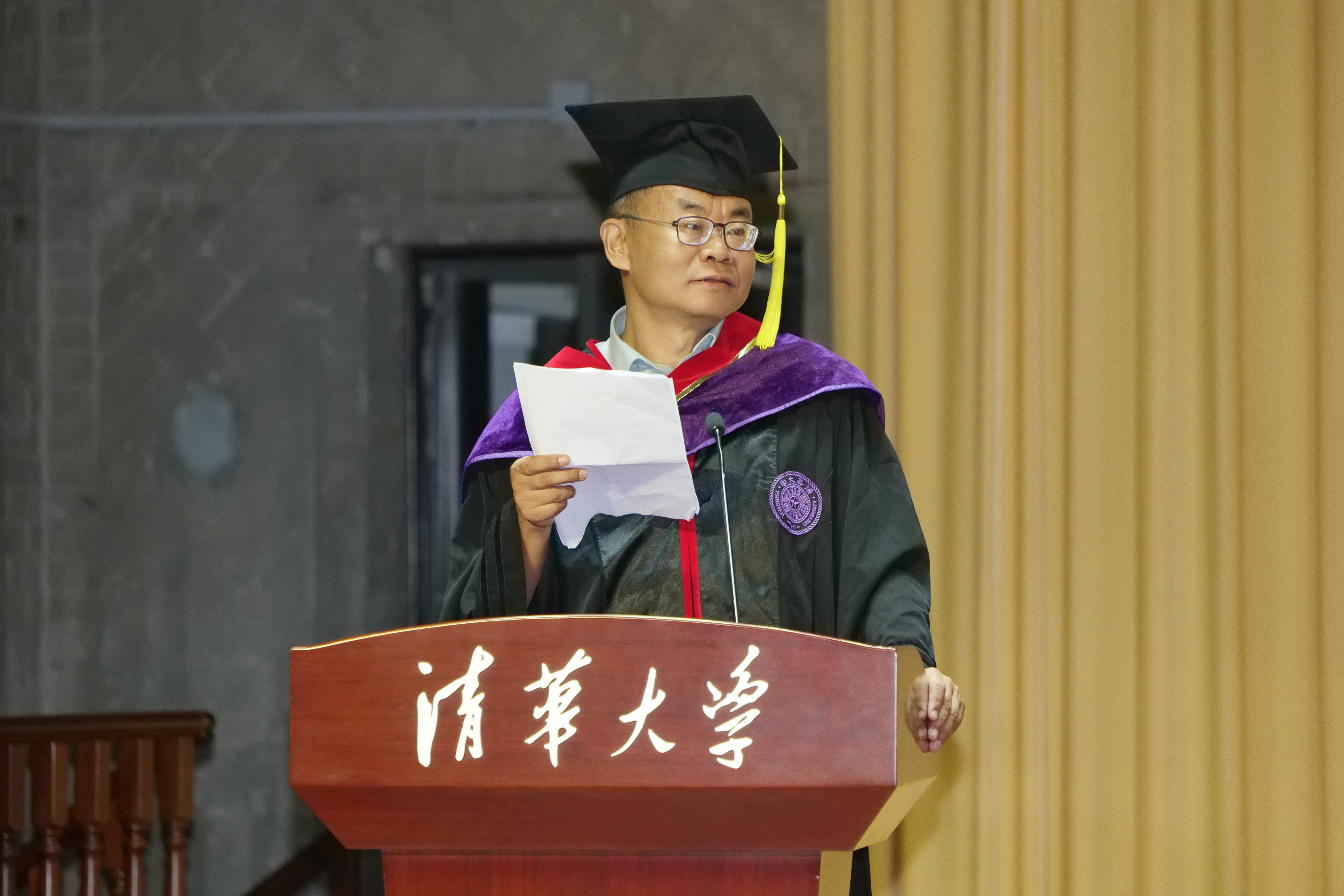 20240630-ued官网登录入口新闻与传播学院2024年毕业典礼成功举行-新闻学院-史安斌宣布毕业生名单.JPG