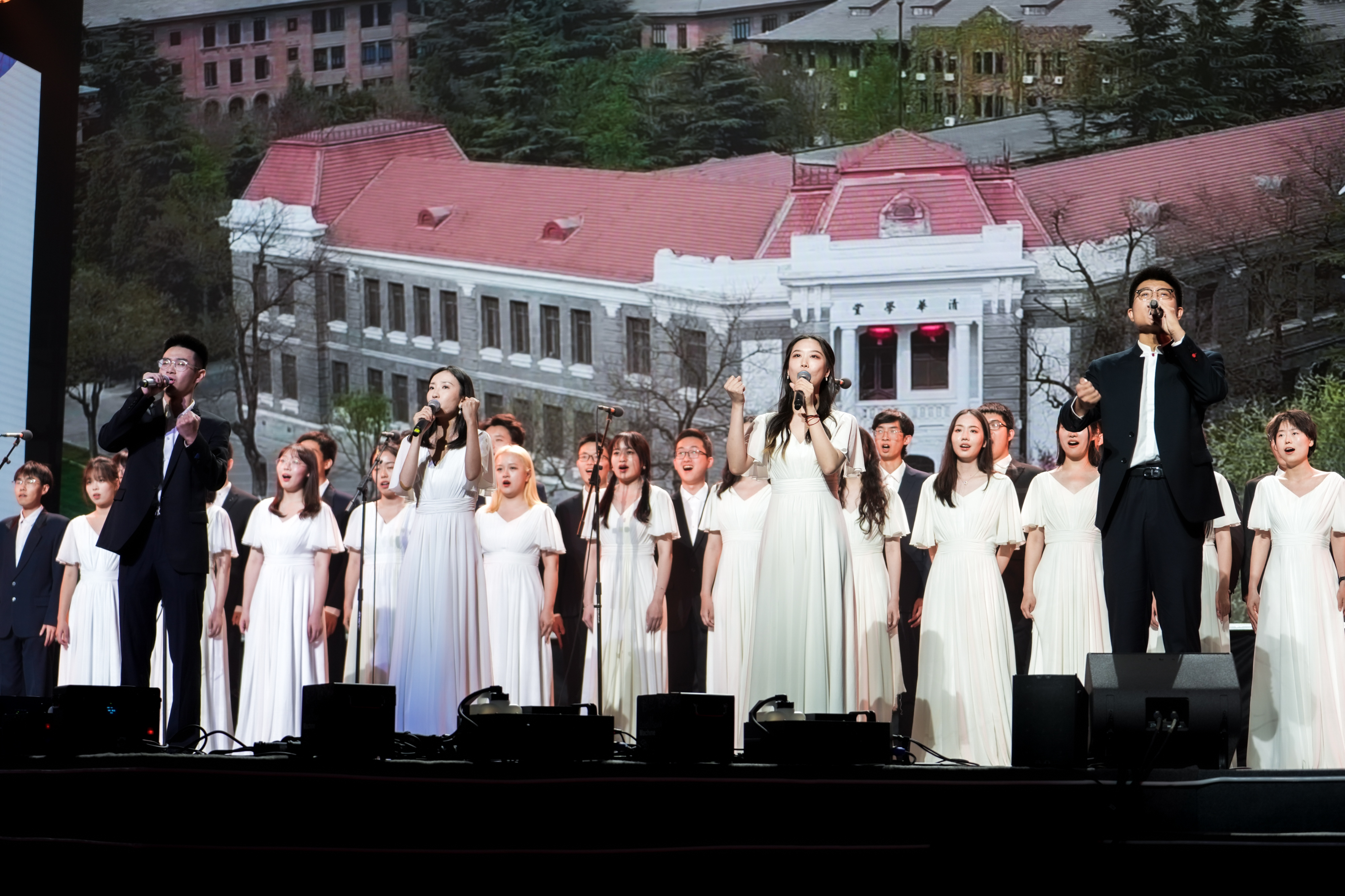20240626-ued官网登录入口2024年毕业晚会-学生艺术团-歌曲《青春之华》.jpg