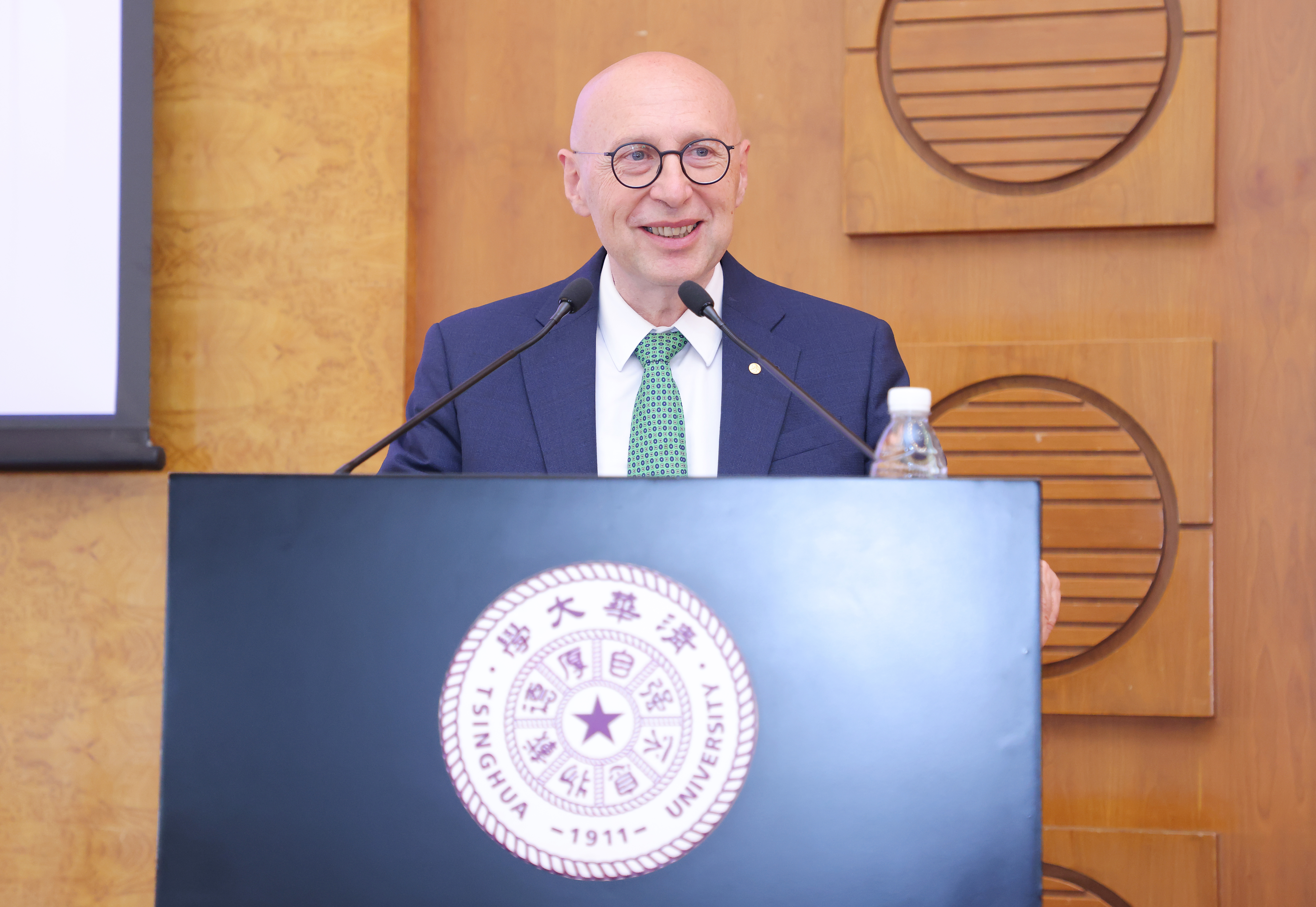 20250826-2014年诺贝尔化学奖得主做客ued官网海外名师讲堂-斯特凡·黑尔作主题演讲-赵青松.jpg