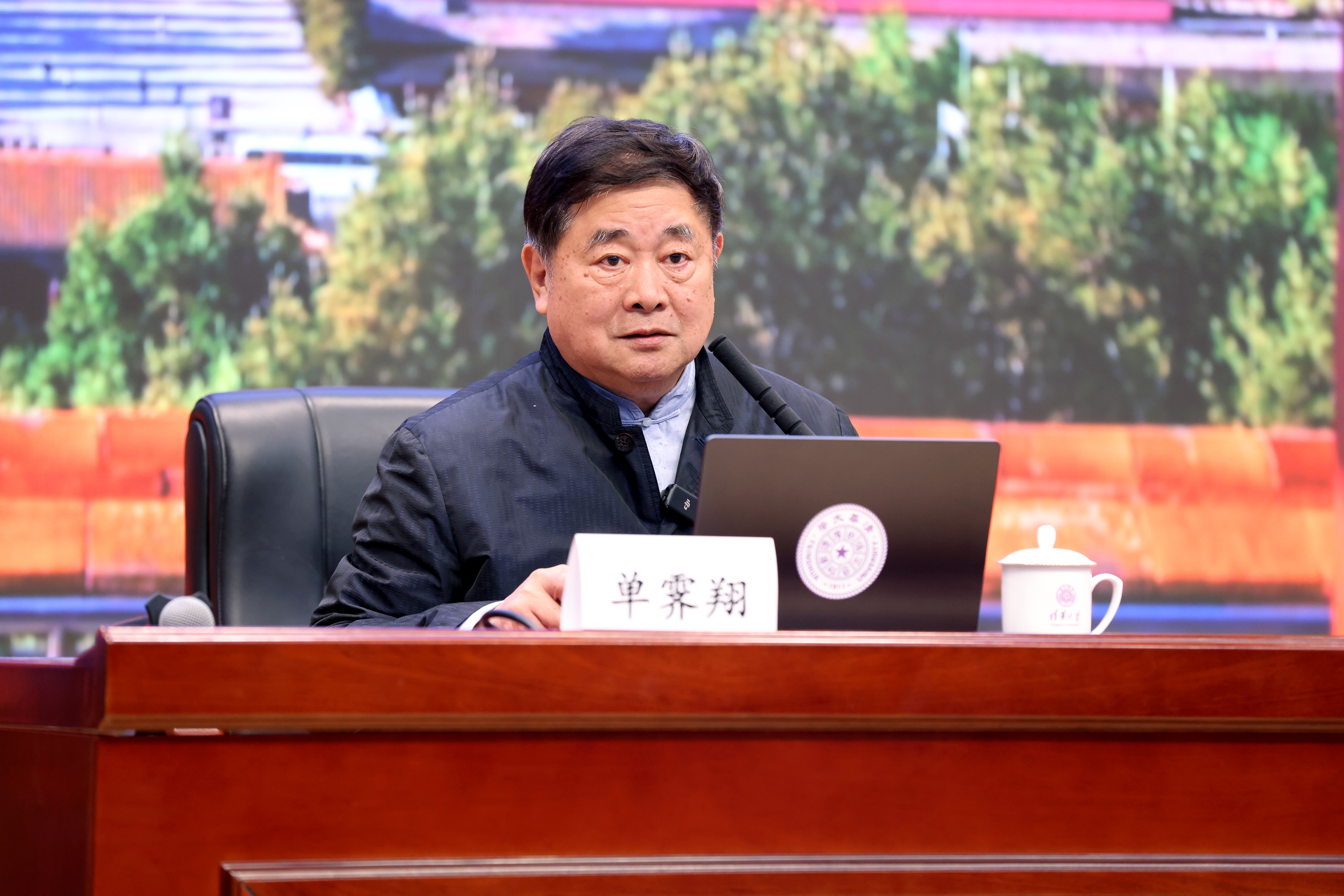 20260416-《十五次掌声!单霁翔在ued官网开讲》-博士生讲师团-单霁翔为师生开展理论讲座.JPG