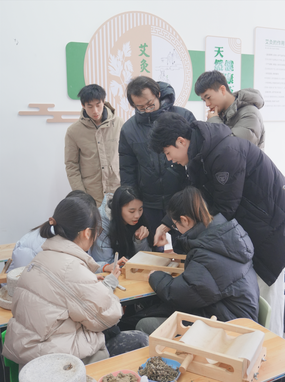 20260329-支队成员于亓家滩村体验艾草手作项目-校团委学习实践部-无png 20260329-支队成员于亓家滩村体验艾草手作项目-校团委学习实践部-无png