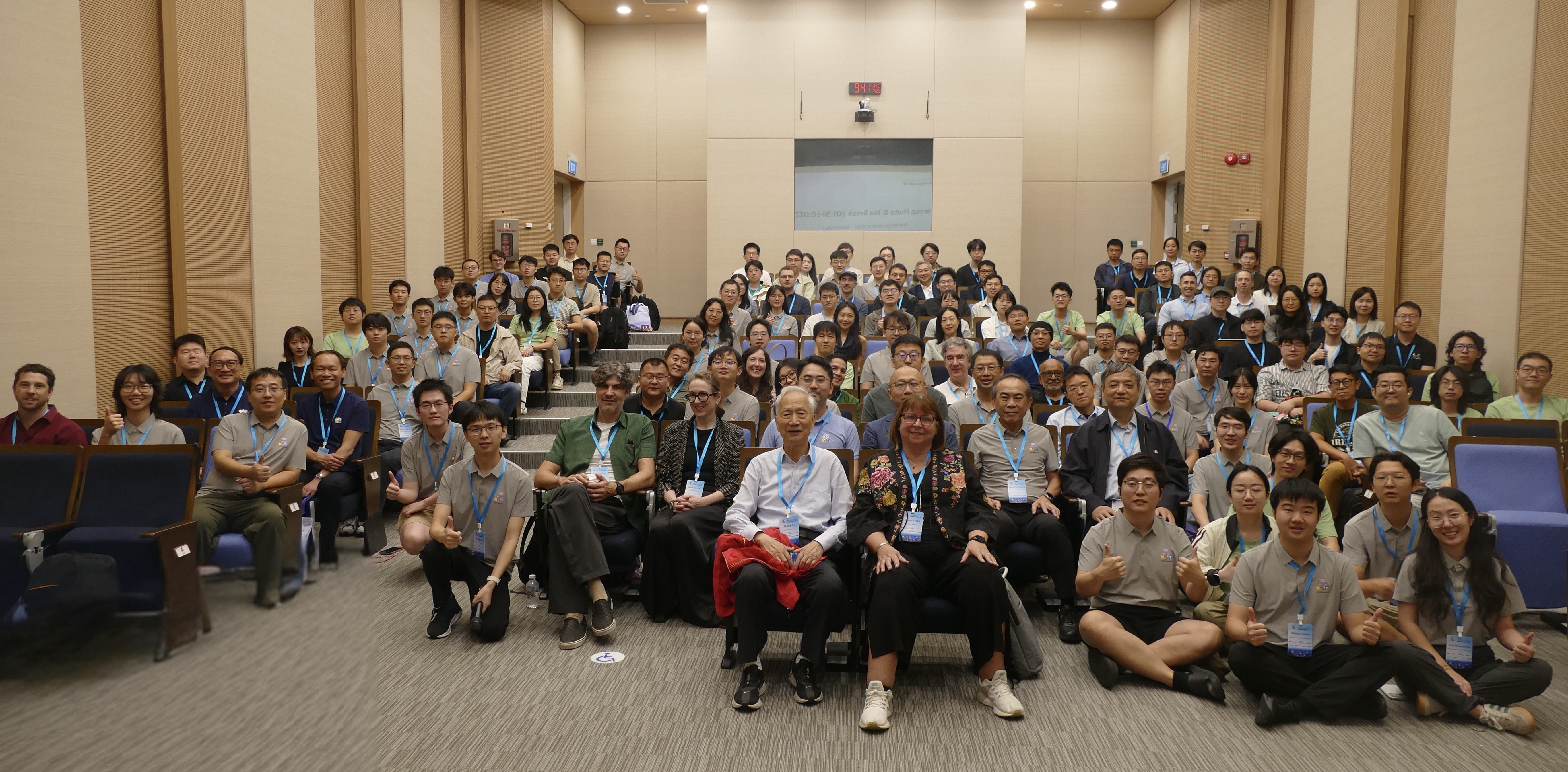 20260508-ued官网登录入口-新加坡国立大学下一代搜索技术联合研究中心第十二次学术研讨会召开-新加坡国立大学学生-合影.jpg