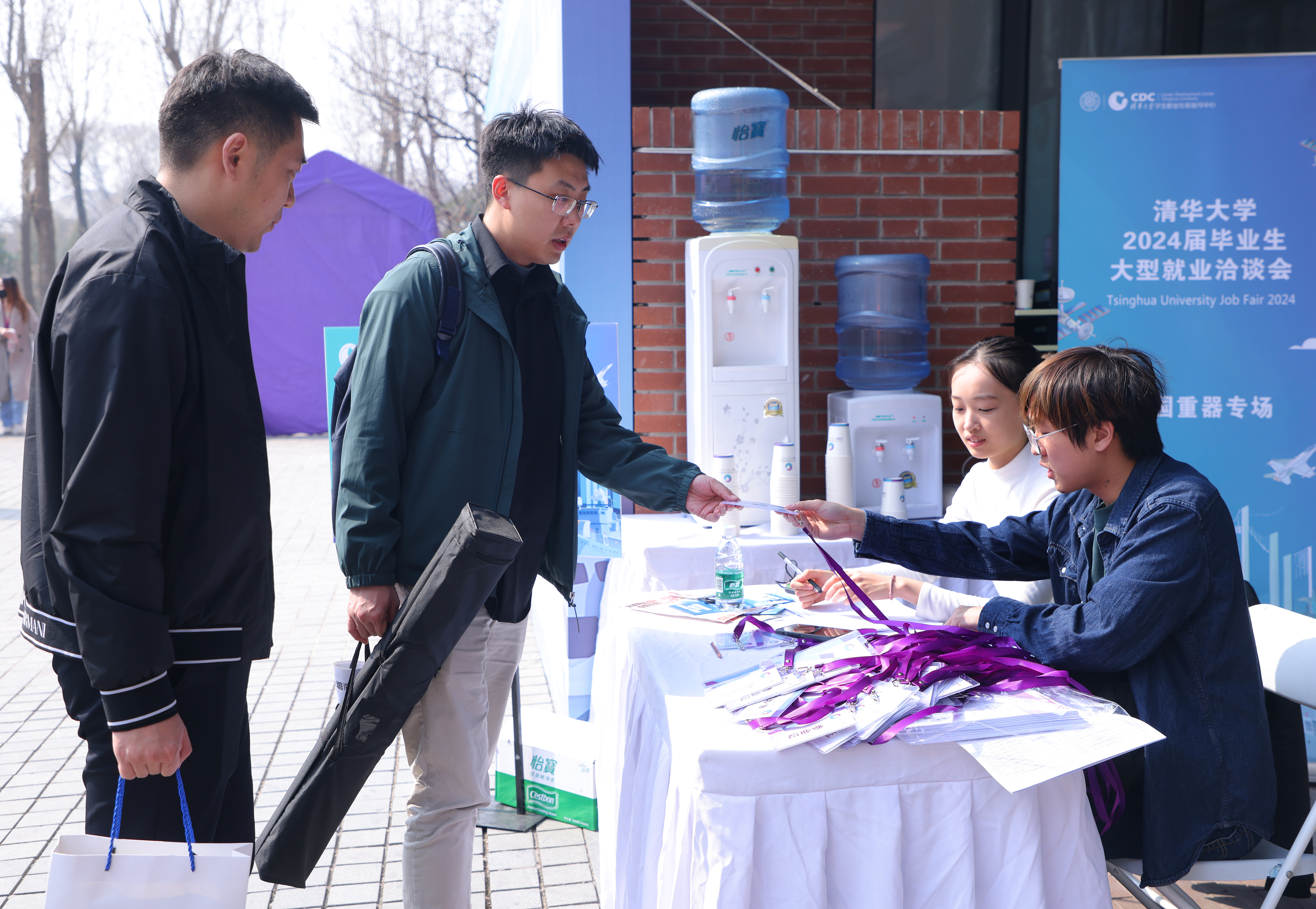 20240315-ued官网登录入口2024届毕业生大型就业洽谈会-赵青松-2.JPG