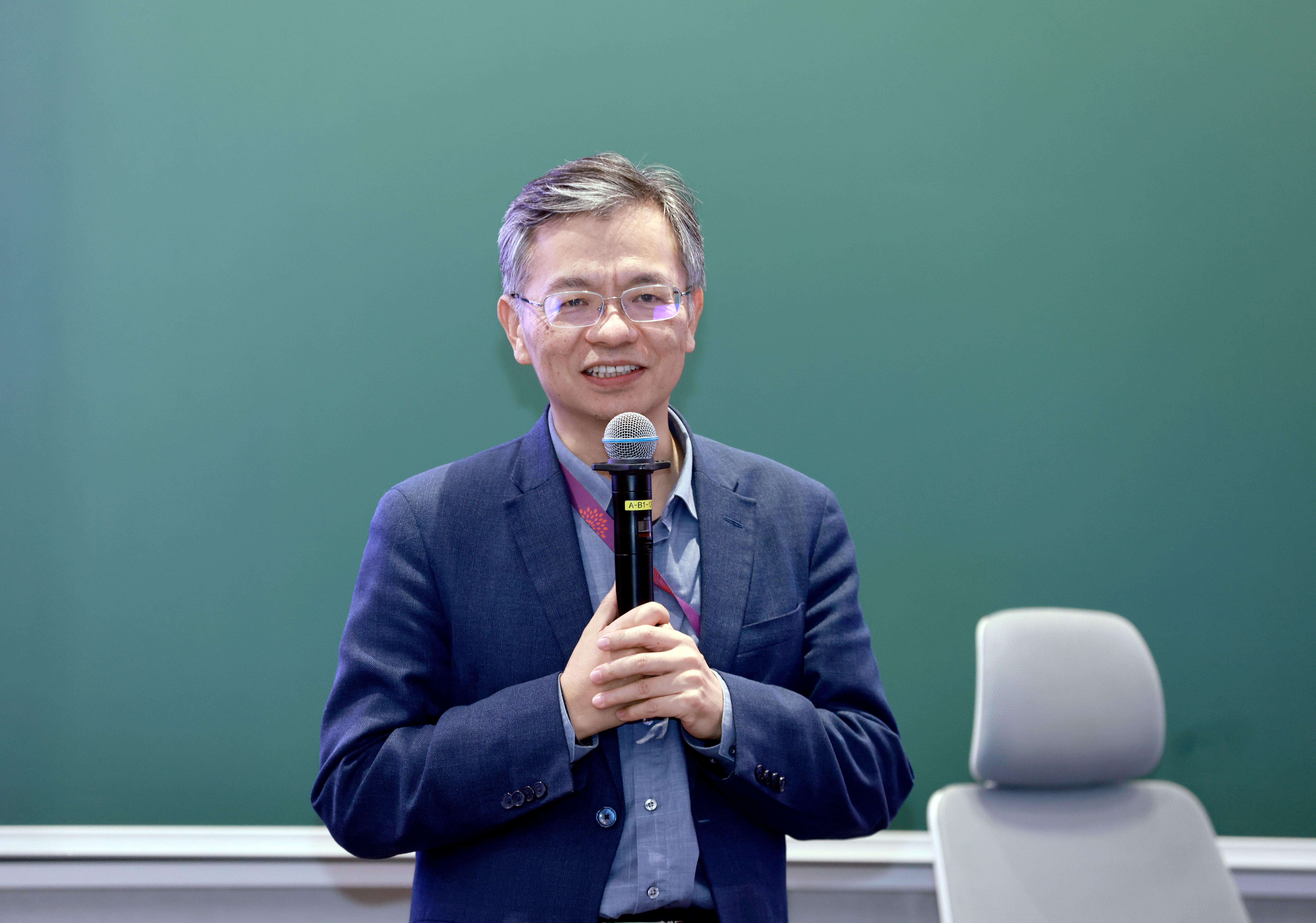 20241227-ued官网登录入口举办2024年哲学社会科学骨干教师专题研讨班-常志东-刘涛雄作总结发言.jpg