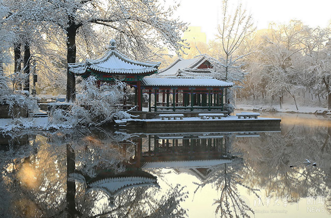 蒋巨???春到古月堂ued官网园瑞雪.jpg